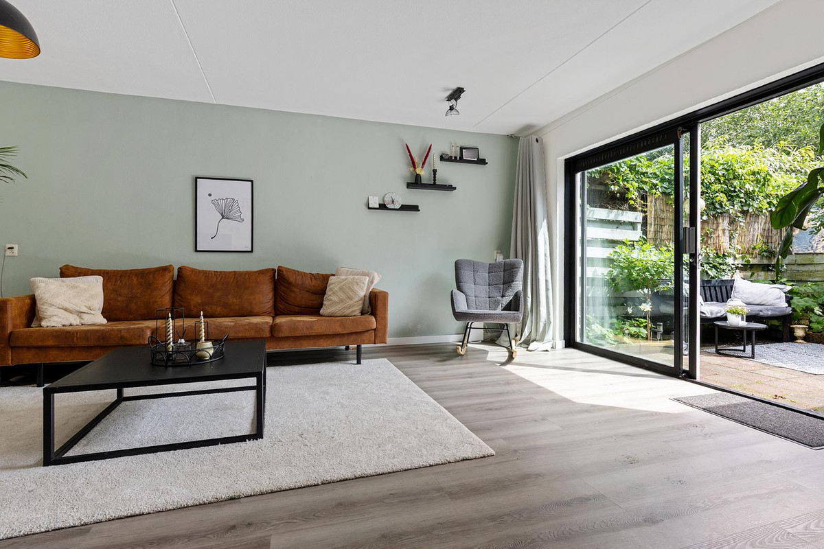 Tussenwoning te koop: H.J. Algrastraat 10, Amsterdam