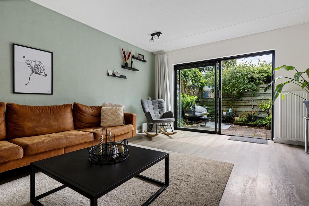 Tussenwoning te koop: H.J. Algrastraat 10, Amsterdam