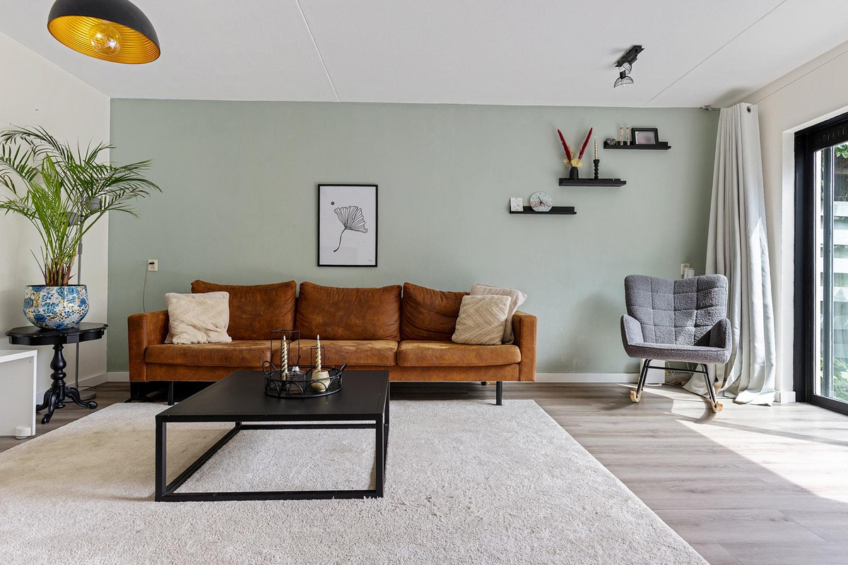 Tussenwoning te koop: H.J. Algrastraat 10, Amsterdam