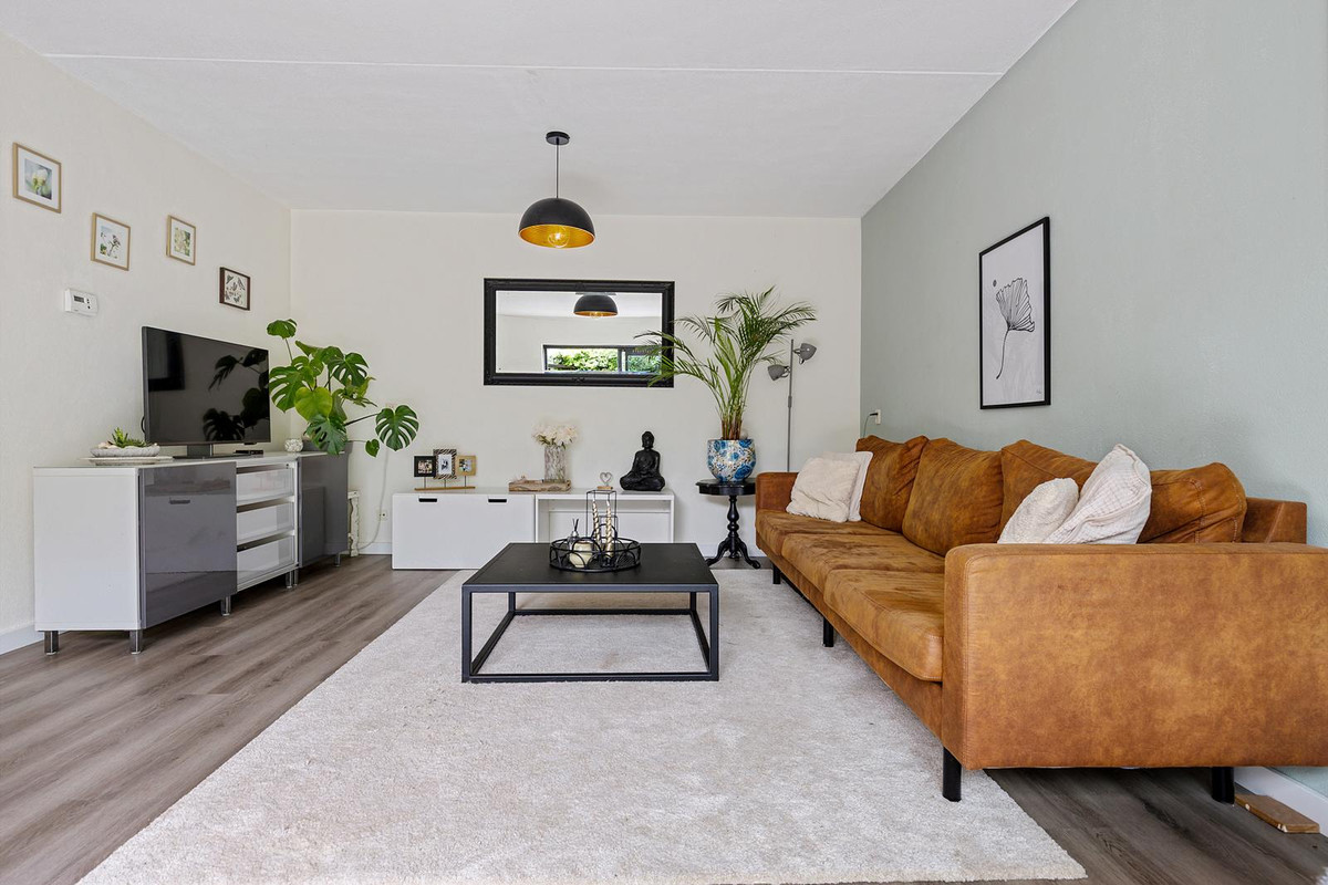 Tussenwoning te koop: H.J. Algrastraat 10, Amsterdam