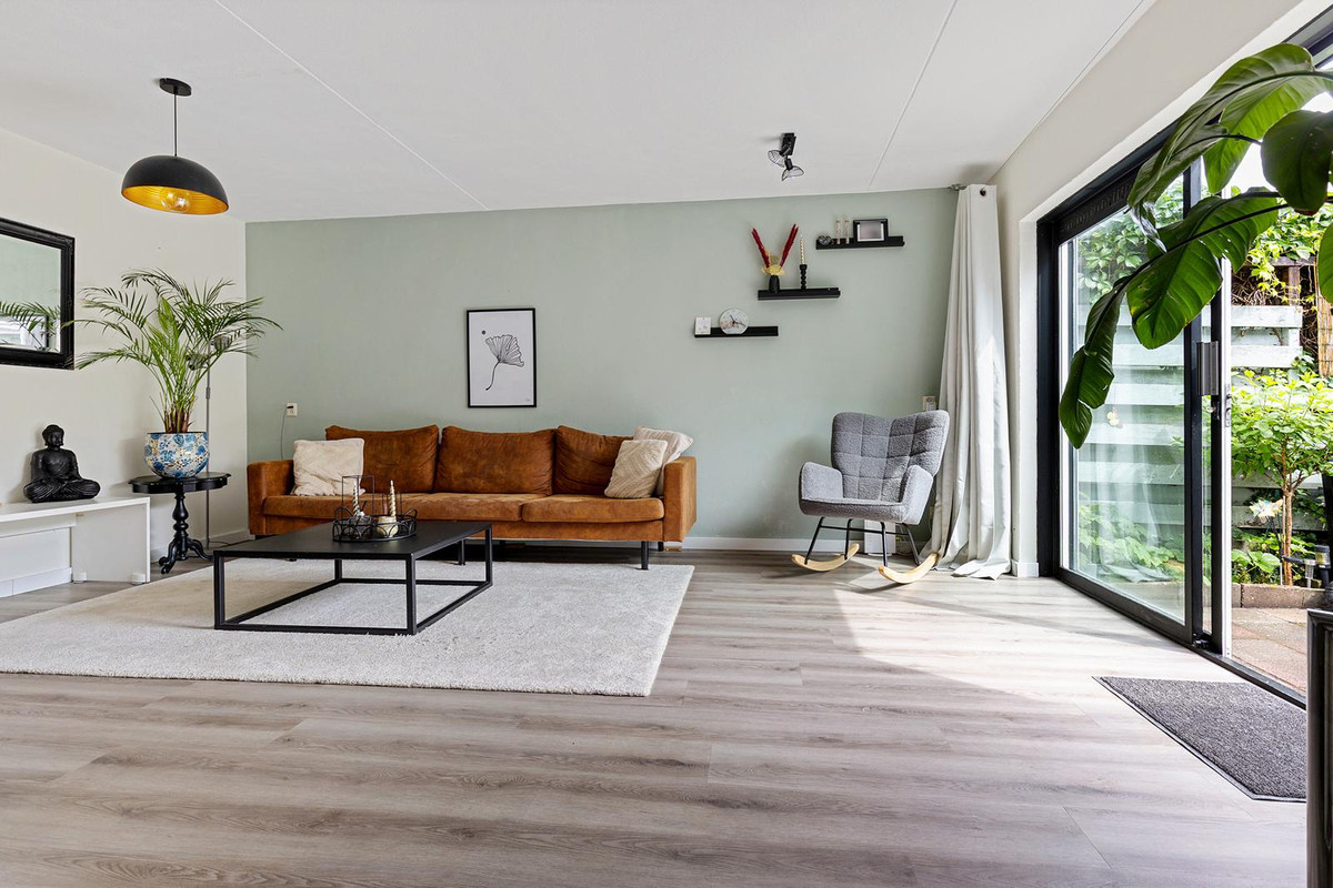 Tussenwoning te koop: H.J. Algrastraat 10, Amsterdam