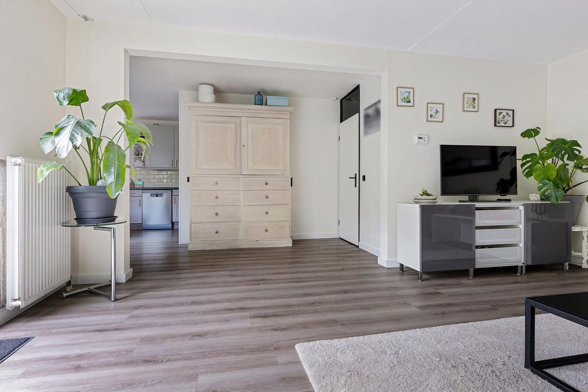 Tussenwoning te koop: H.J. Algrastraat 10, Amsterdam