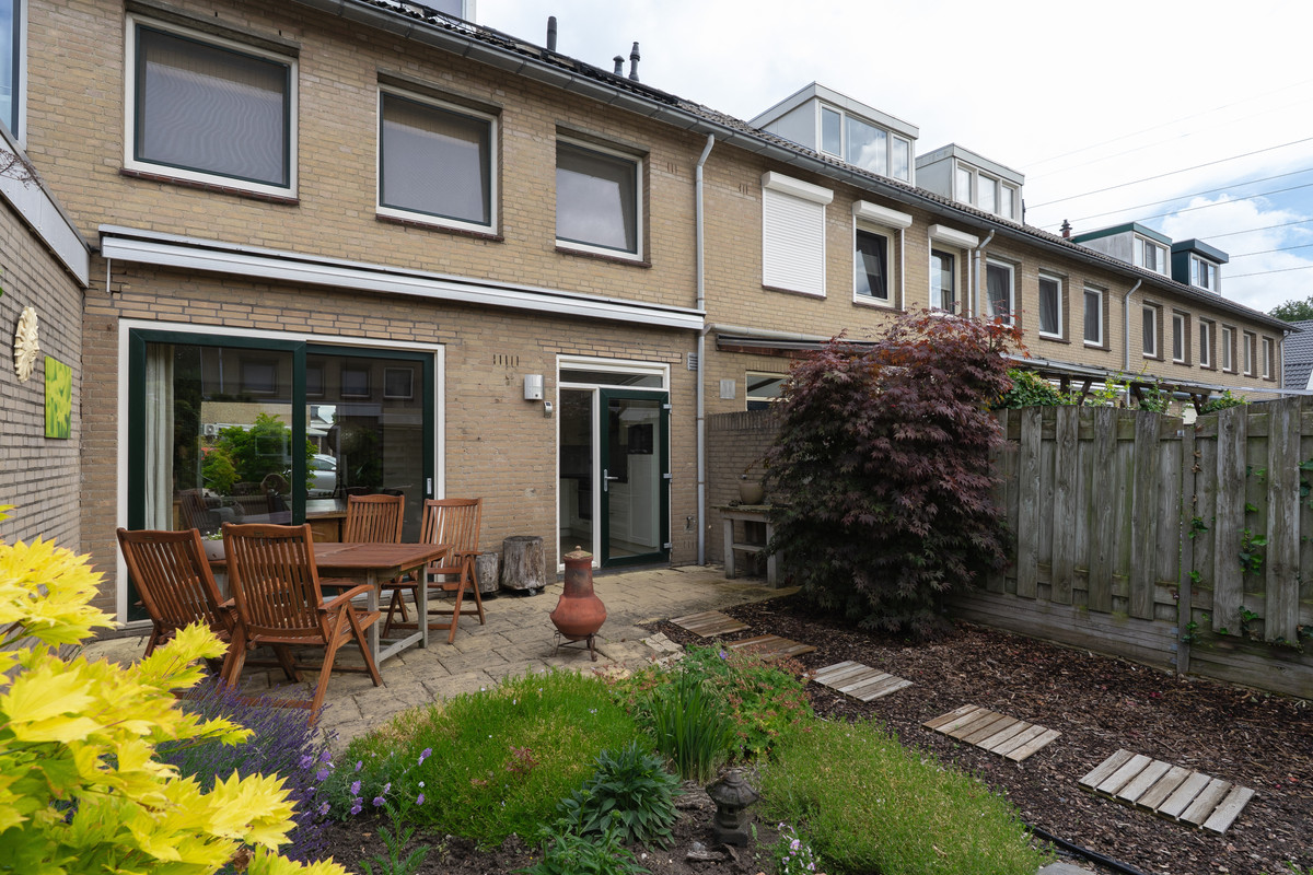 Tussenwoning te koop: Iepenlaan 14, Bemmel