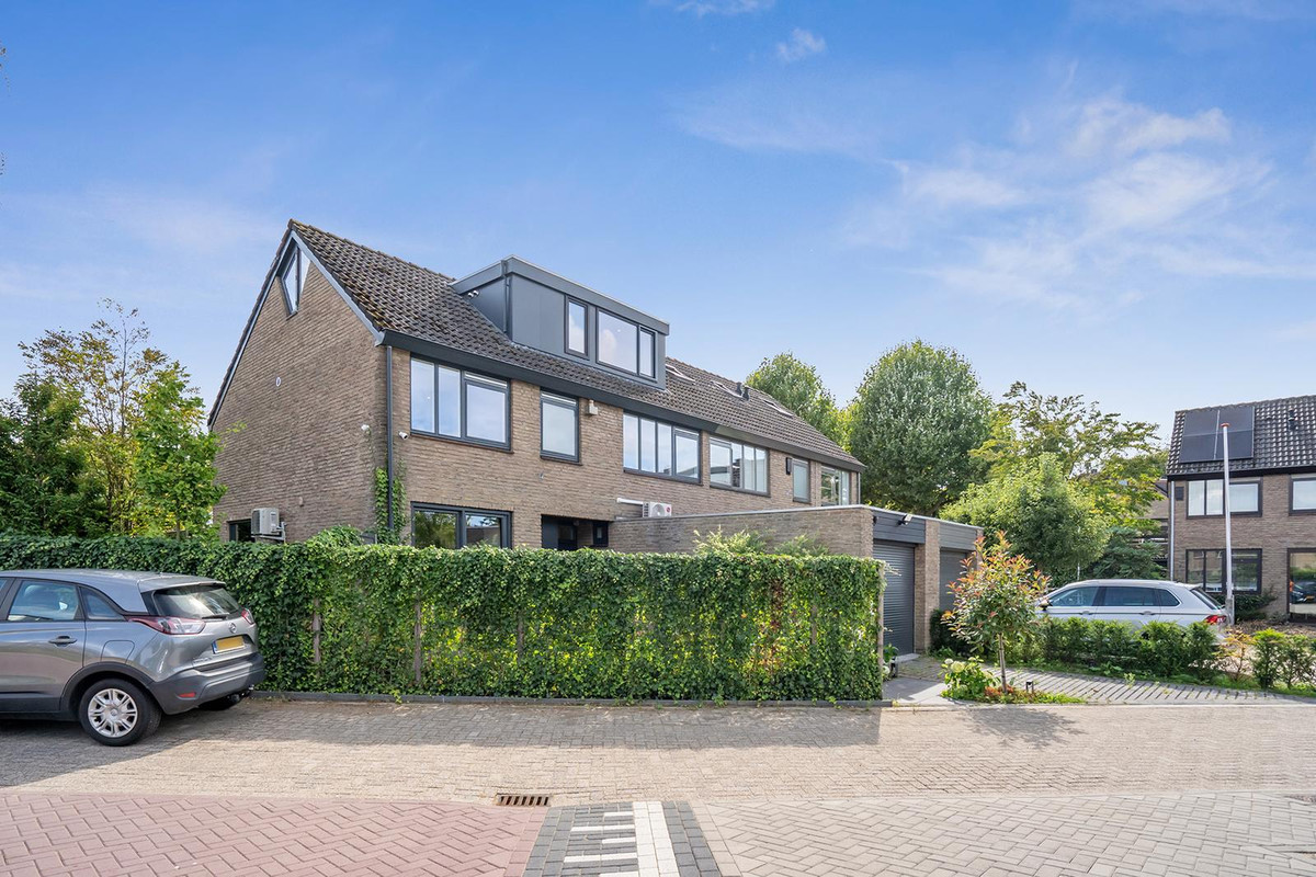 Twee-onder-één-kap te koop: Silkeborg 3, Capelle Aan Den Ijssel
