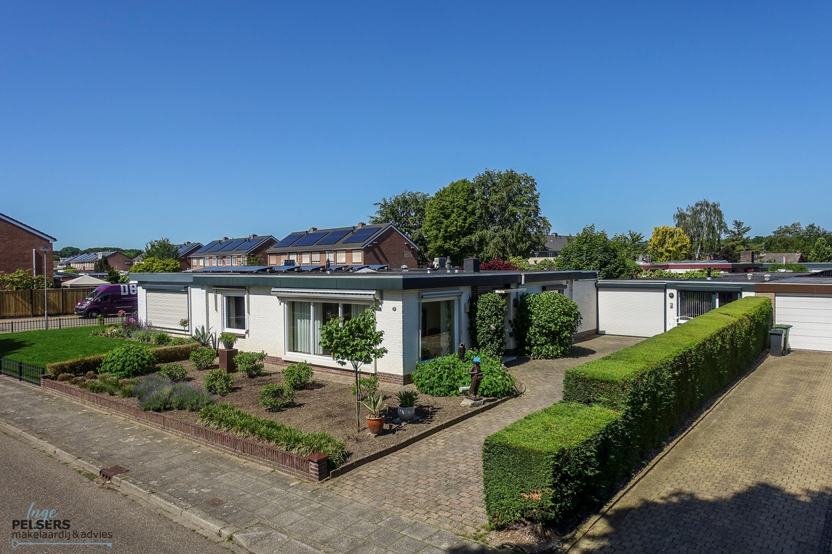 Twee-onder-één-kap te koop: Vincent Van Goghstraat 29, Reuver