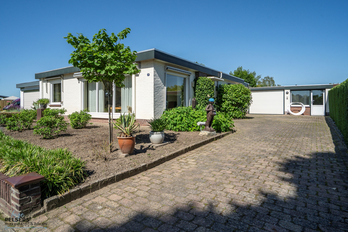 Twee-onder-één-kap te koop: Vincent Van Goghstraat 29, Reuver
