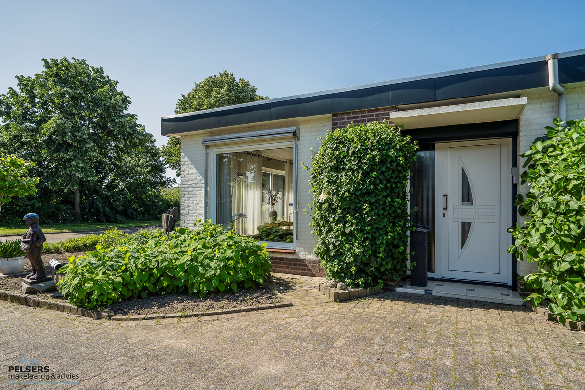 Twee-onder-één-kap te koop: Vincent Van Goghstraat 29, Reuver