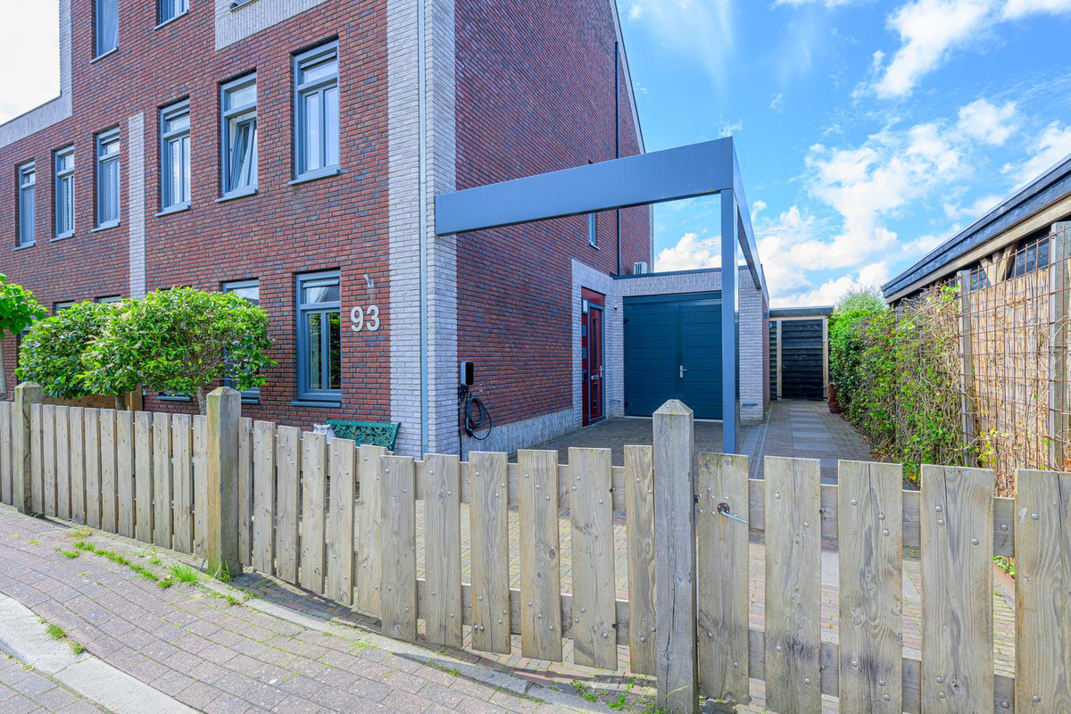 Twee-onder-één-kap te koop: Nachtegaalstraat 93, Heerhugowaard