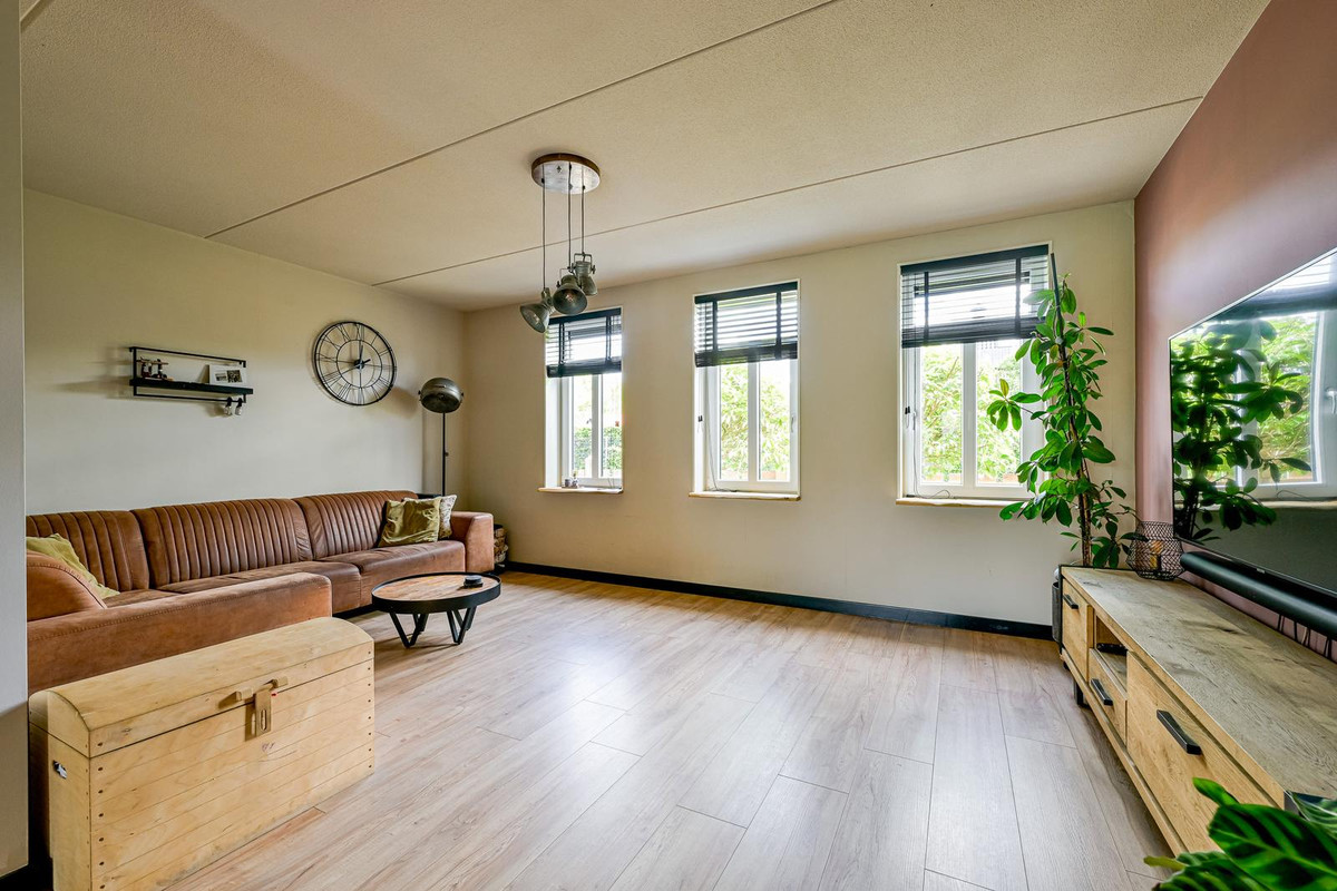 Twee-onder-één-kap te koop: Nachtegaalstraat 93, Heerhugowaard