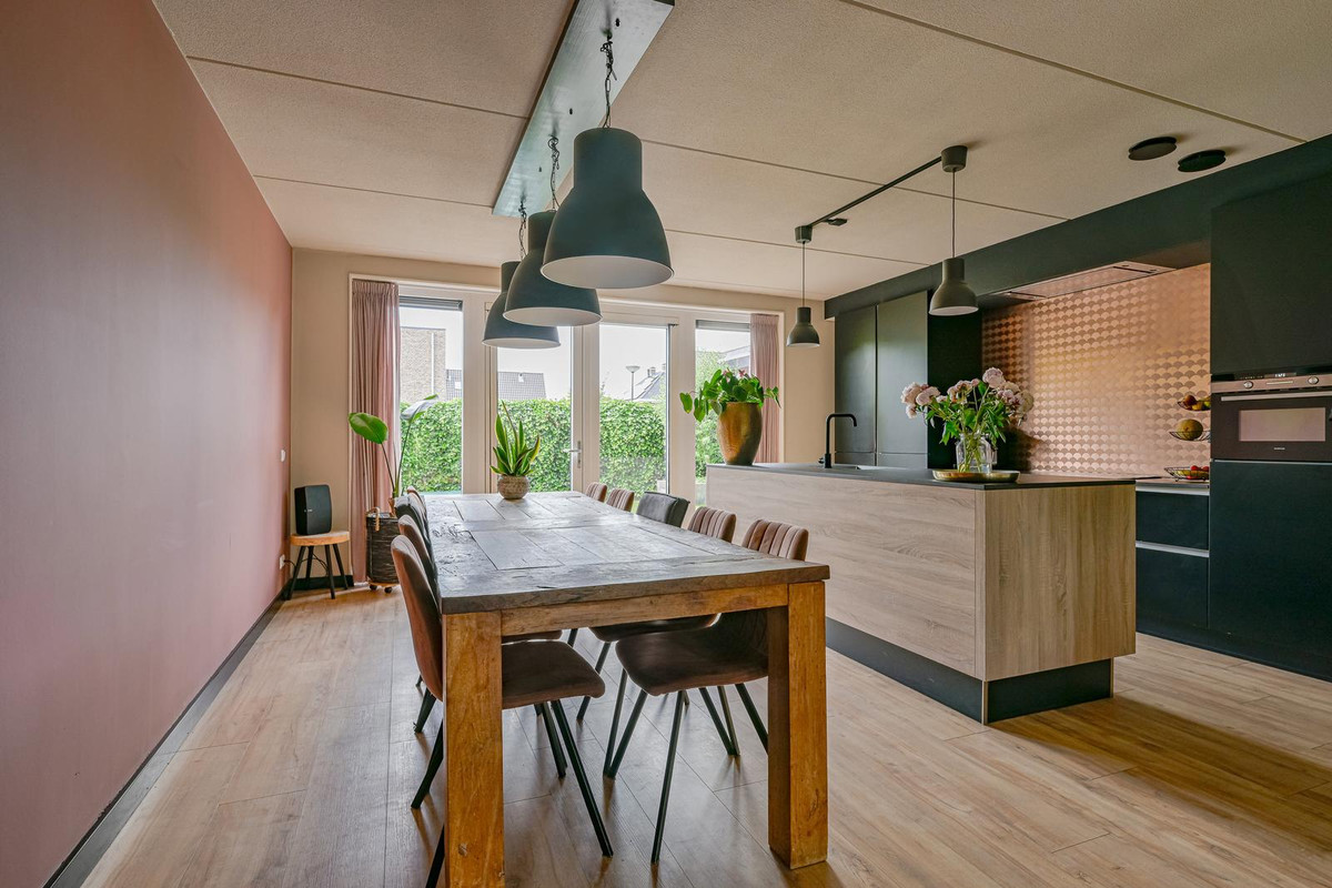 Twee-onder-één-kap te koop: Nachtegaalstraat 93, Heerhugowaard