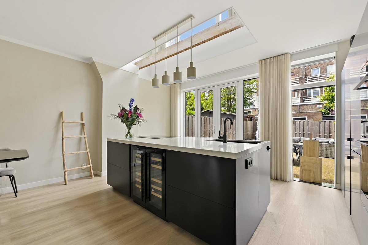 Tussenwoning te koop: J A Alberdingk Thijmstraat 53, Schiedam