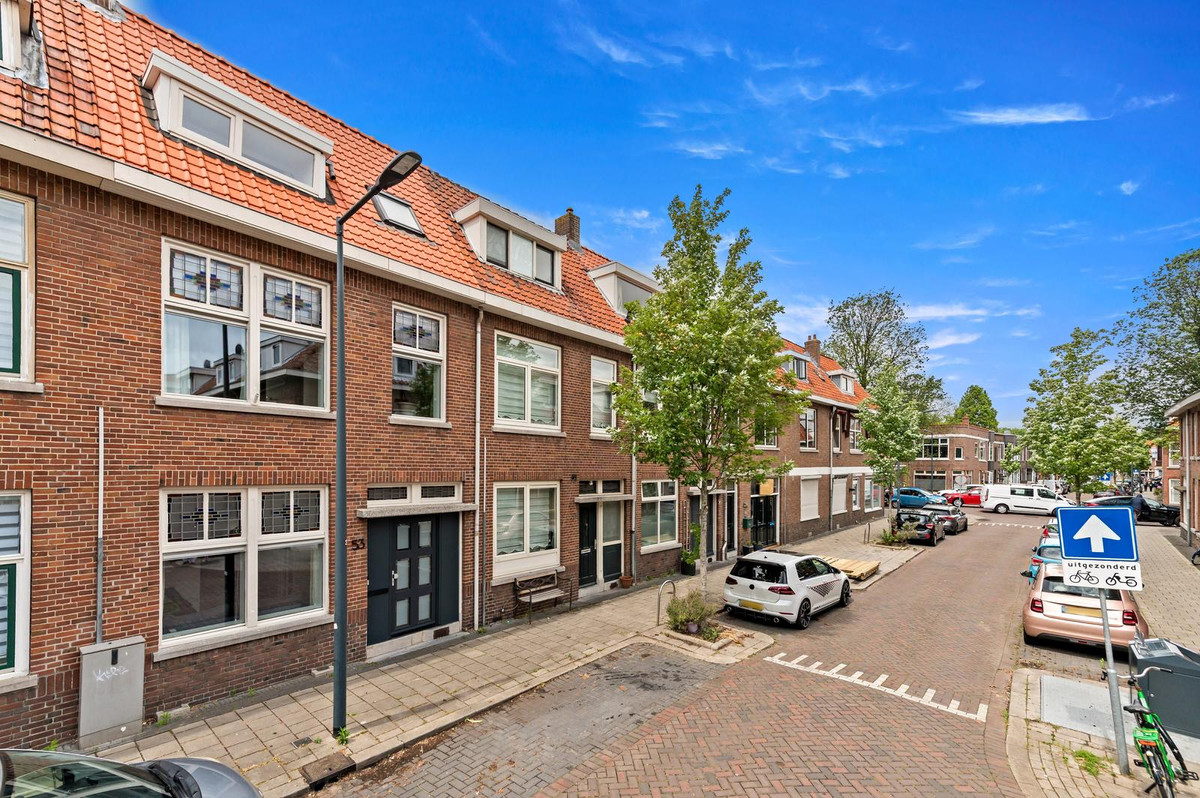 Tussenwoning te koop: J A Alberdingk Thijmstraat 53, Schiedam