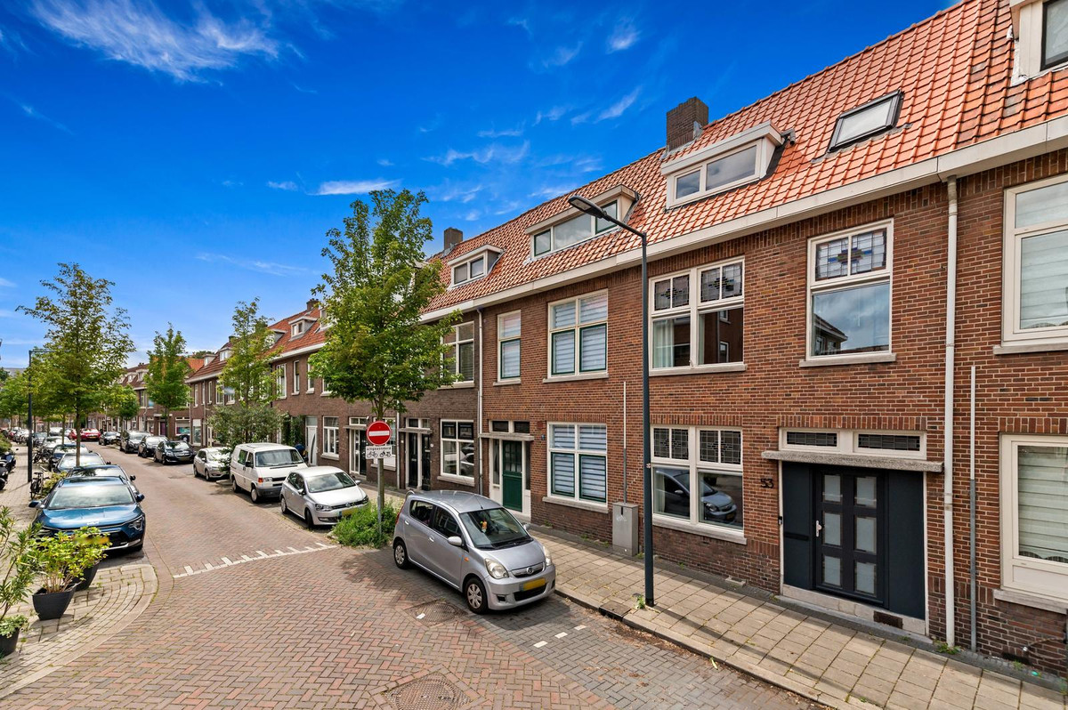 Tussenwoning te koop: J A Alberdingk Thijmstraat 53, Schiedam