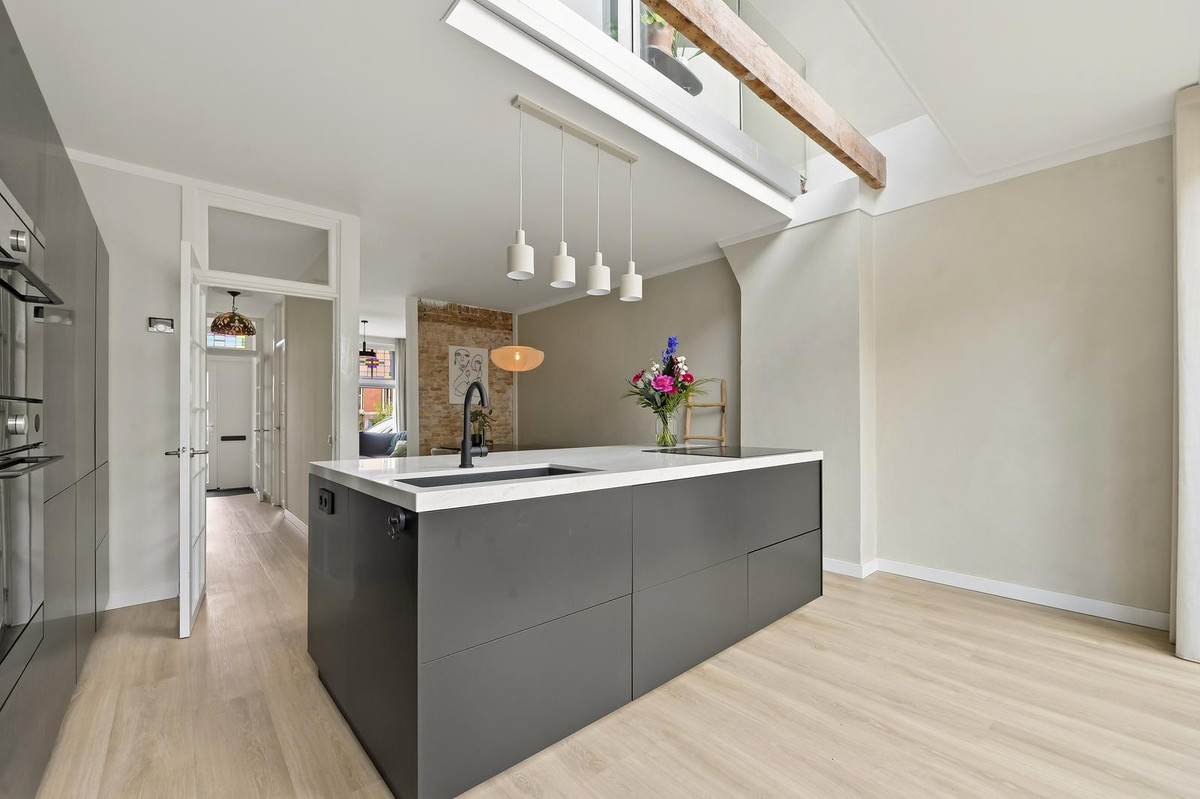 Tussenwoning te koop: J A Alberdingk Thijmstraat 53, Schiedam