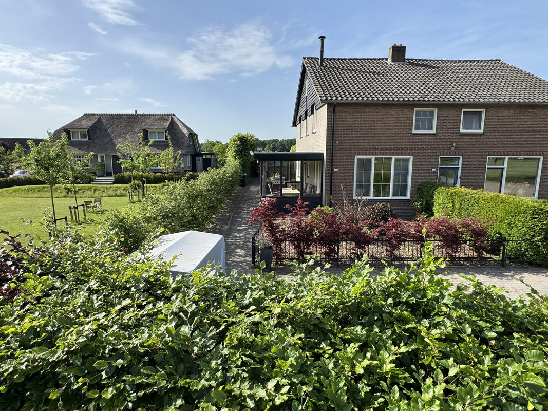 Twee-onder-één-kap te koop: Eerbeekseweg 132, Loenen