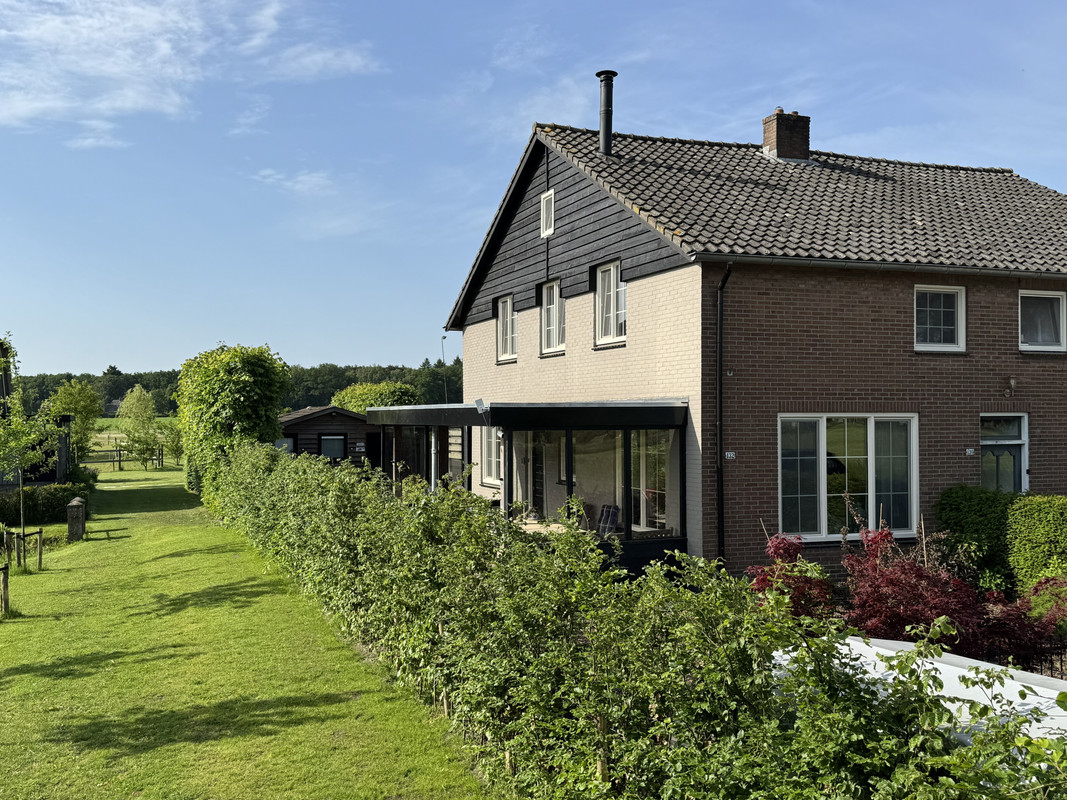 Twee-onder-één-kap te koop: Eerbeekseweg 132, Loenen