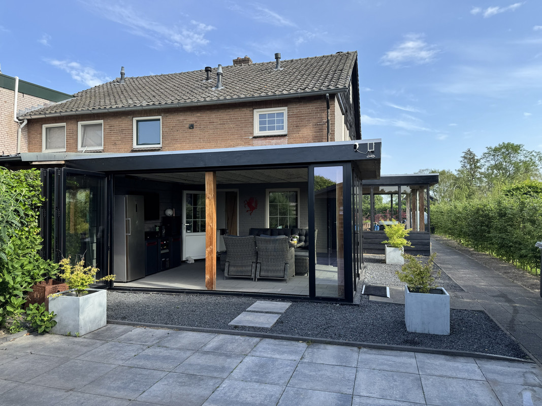 Twee-onder-één-kap te koop: Eerbeekseweg 132, Loenen
