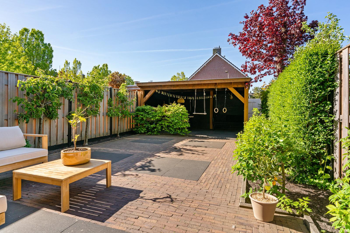 Tussenwoning te koop: Brahmsstraat 44, Lisse