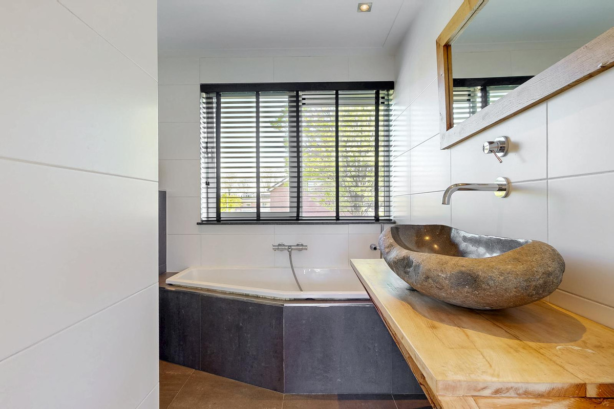 Tussenwoning te koop: Brahmsstraat 44, Lisse