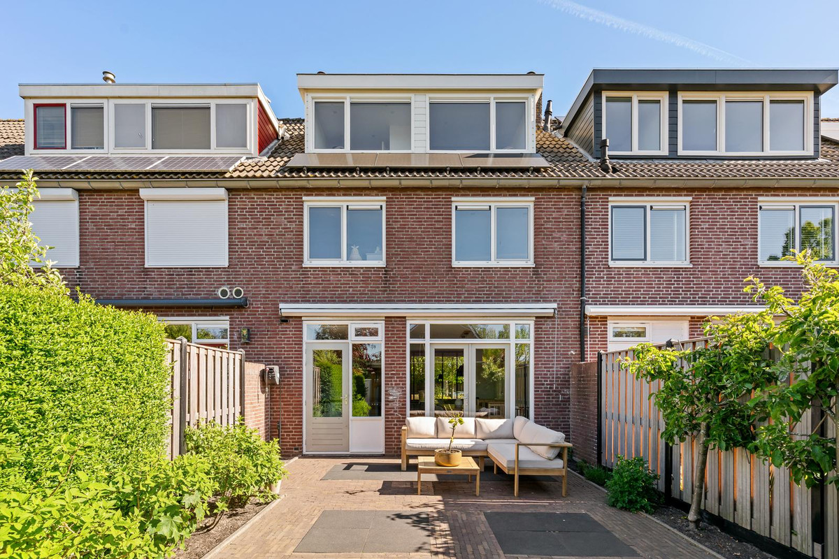 Tussenwoning te koop: Brahmsstraat 44, Lisse