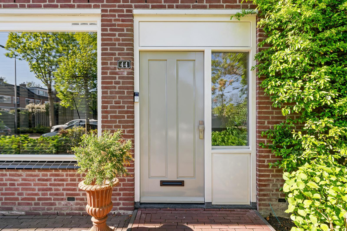 Tussenwoning te koop: Brahmsstraat 44, Lisse