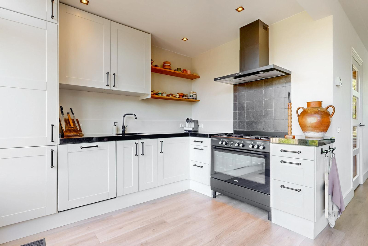 Tussenwoning te koop: Brahmsstraat 44, Lisse