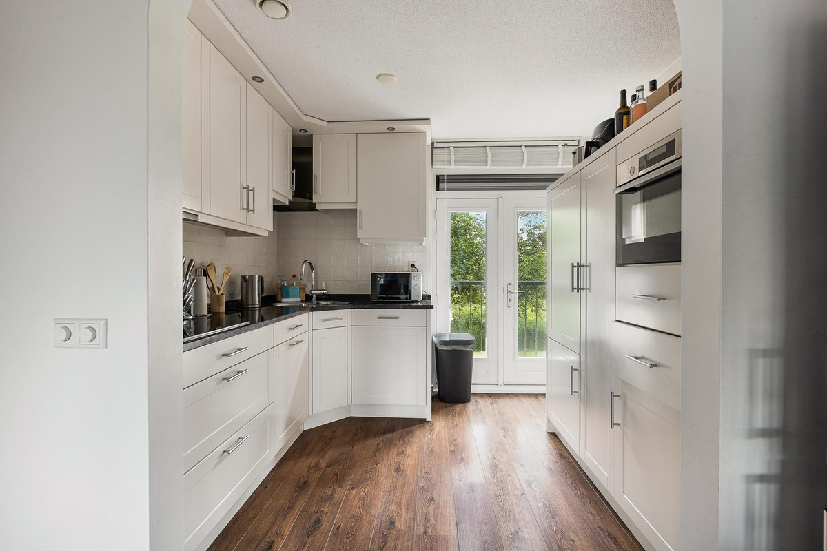 Appartement te koop: Lijsterbeswede 121, Barendrecht