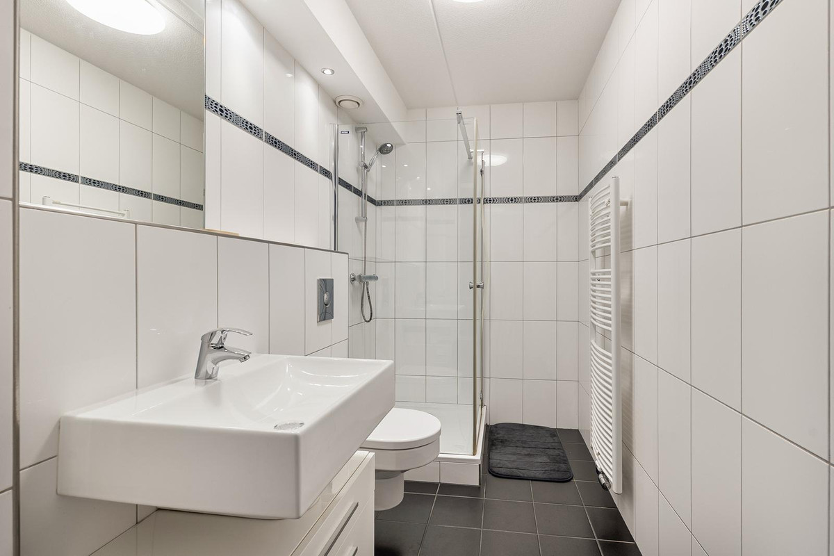 Appartement te koop: Lijsterbeswede 121, Barendrecht