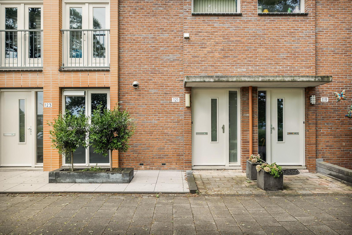 Appartement te koop: Lijsterbeswede 121, Barendrecht
