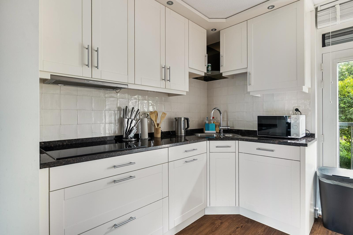 Appartement te koop: Lijsterbeswede 121, Barendrecht