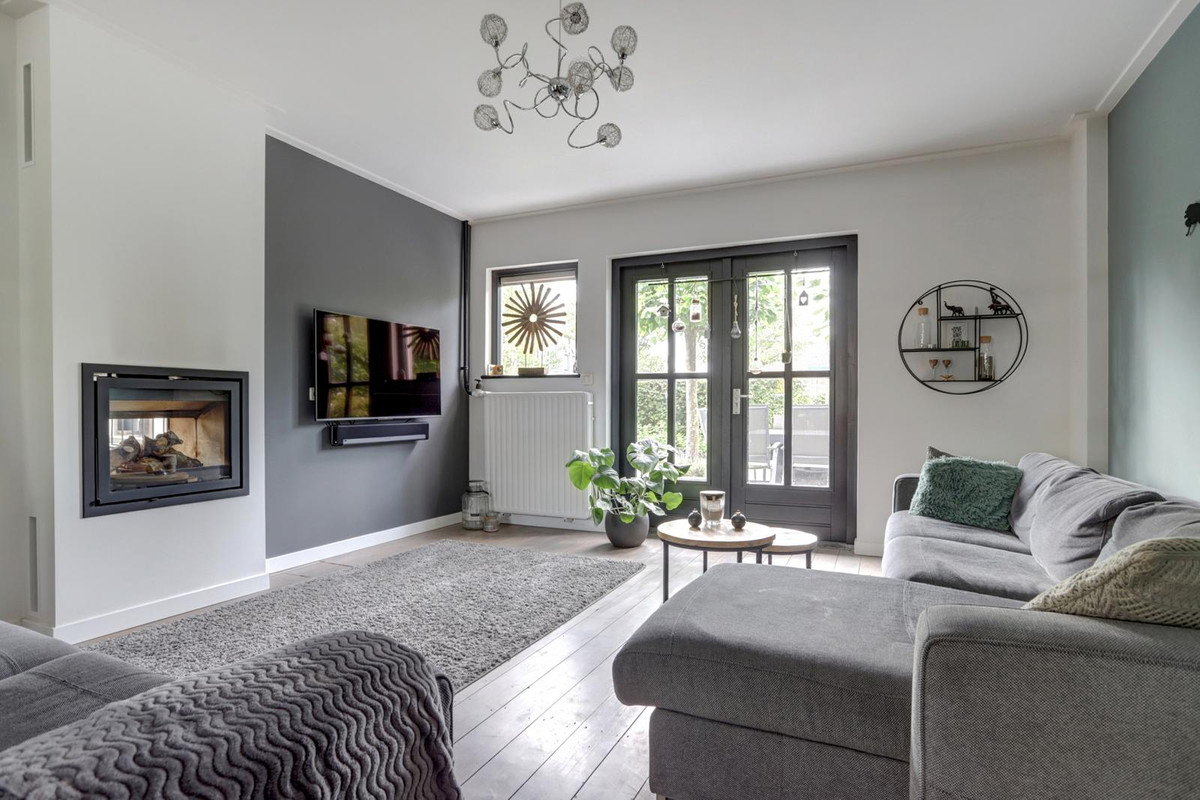 Vrijstaande woning te koop: Dorpsstraat 75, Krabbendijke