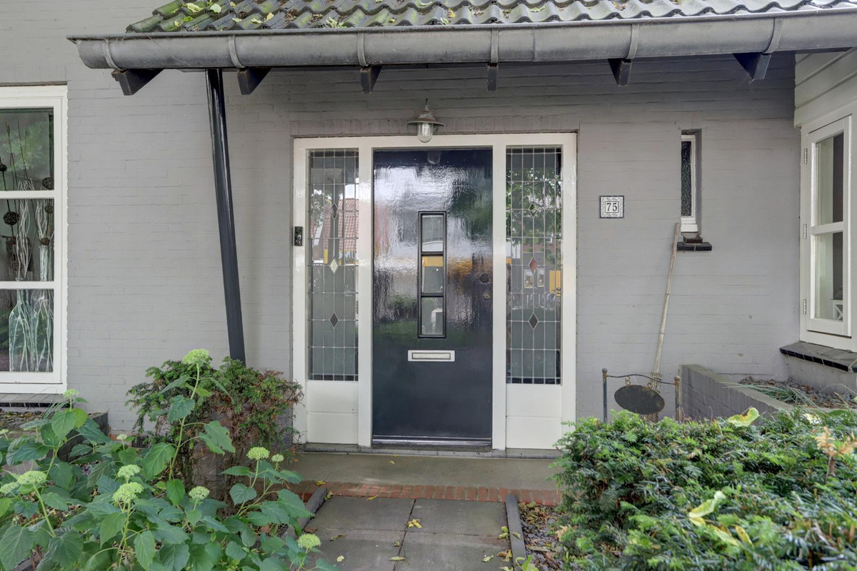 Vrijstaande woning te koop: Dorpsstraat 75, Krabbendijke