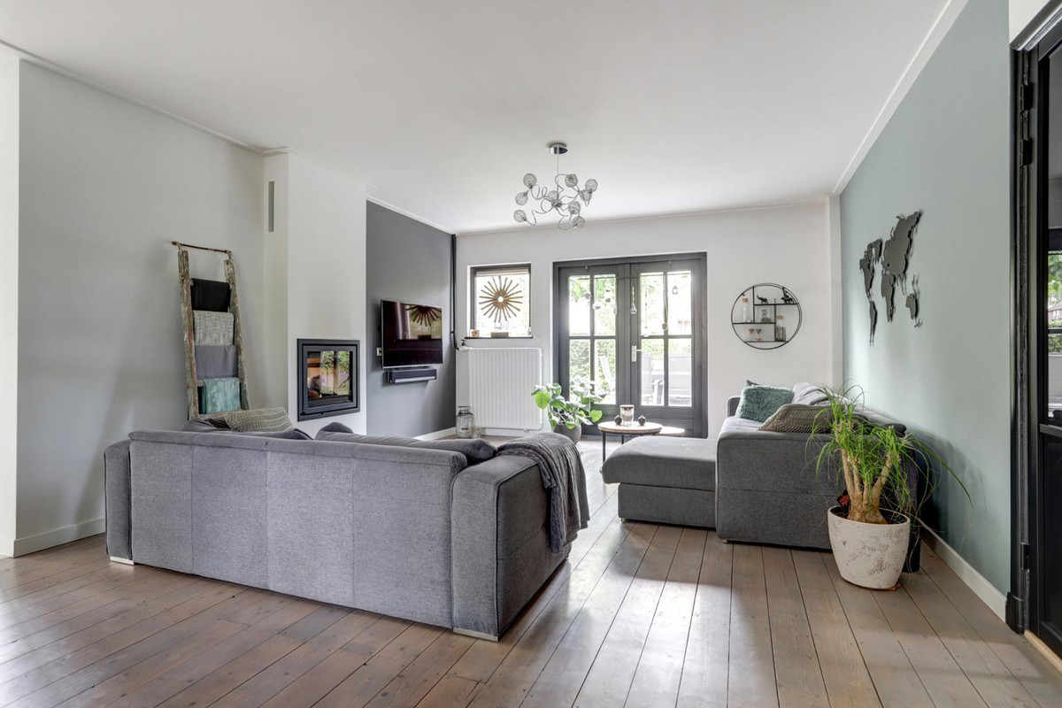 Vrijstaande woning te koop: Dorpsstraat 75, Krabbendijke