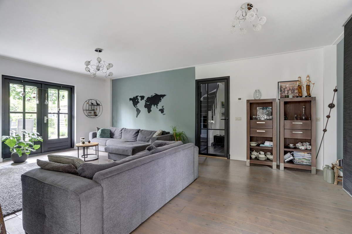 Vrijstaande woning te koop: Dorpsstraat 75, Krabbendijke