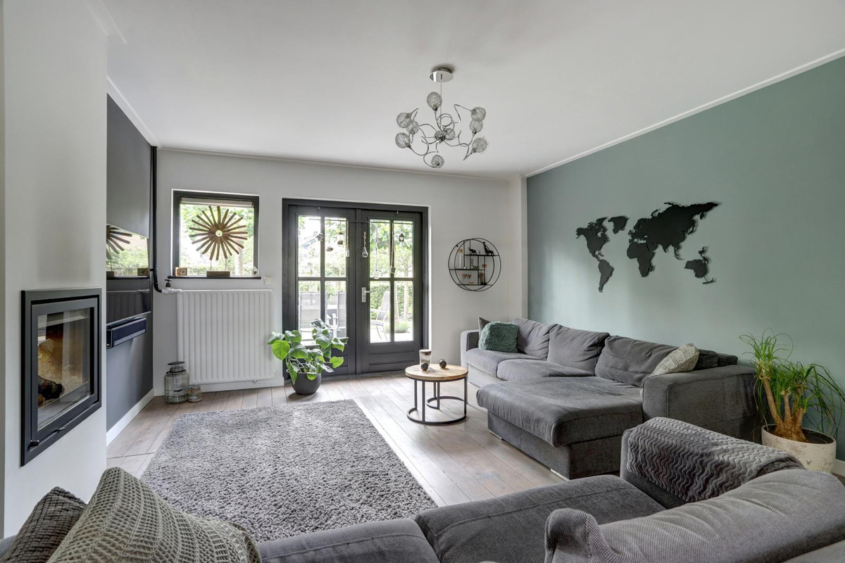 Vrijstaande woning te koop: Dorpsstraat 75, Krabbendijke