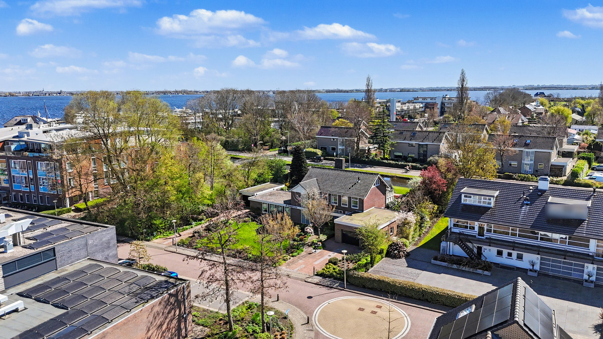 Twee-onder-één-kap te koop: Dijkstraat 32, Roelofarendsveen