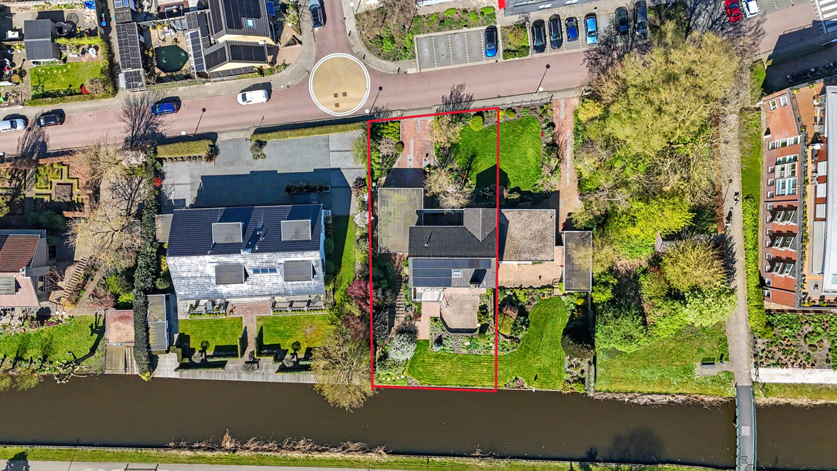 Twee-onder-één-kap te koop: Dijkstraat 32, Roelofarendsveen