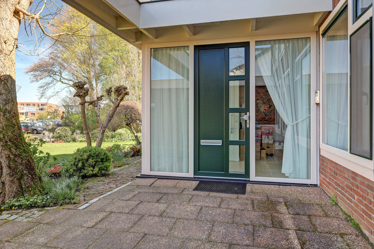 Twee-onder-één-kap te koop: Dijkstraat 32, Roelofarendsveen