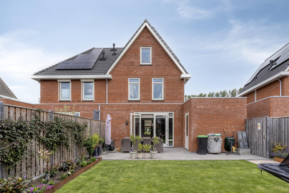 Twee-onder-één-kap te koop: Kraanvogel 18, Terneuzen