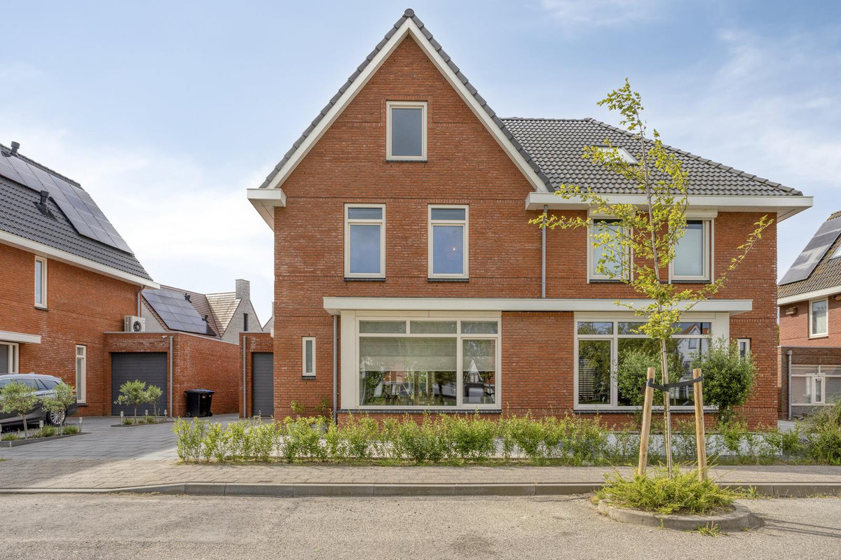 Twee-onder-één-kap te koop: Kraanvogel 18, Terneuzen