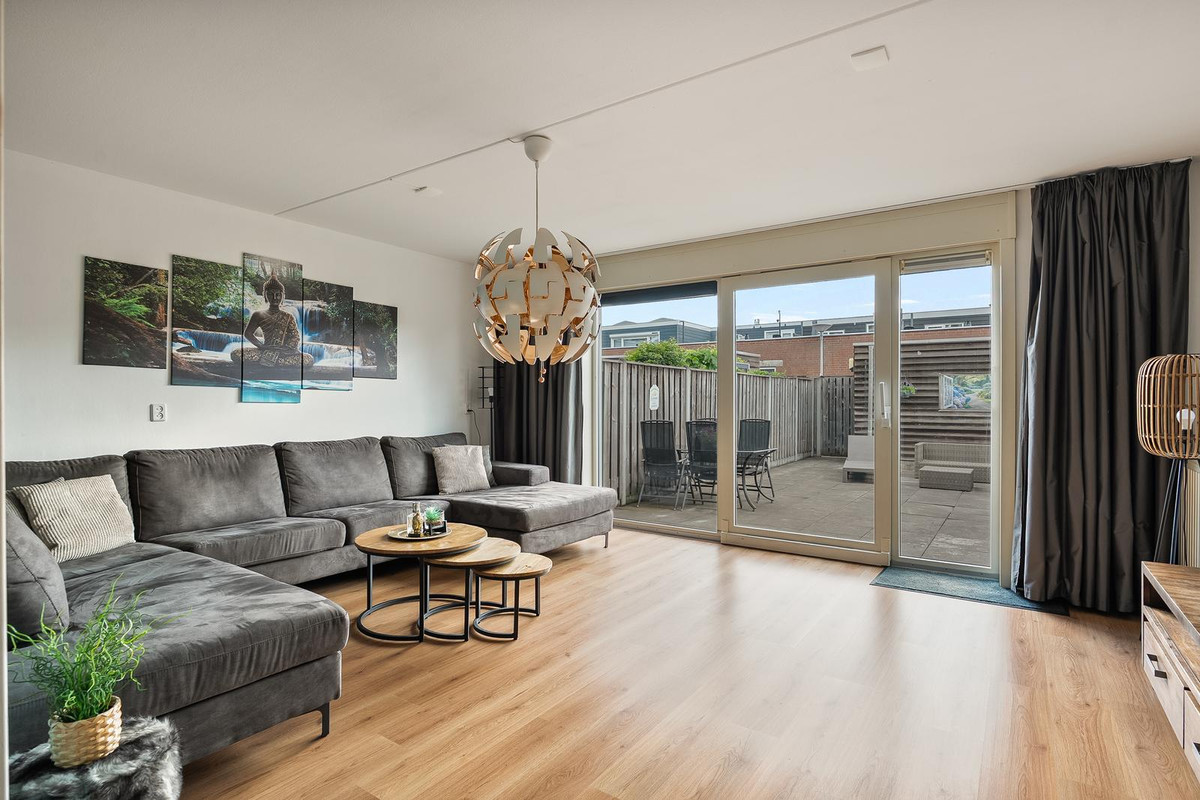 Tussenwoning te koop: Nieuwe Wetering 127, Hoogvliet Rotterdam