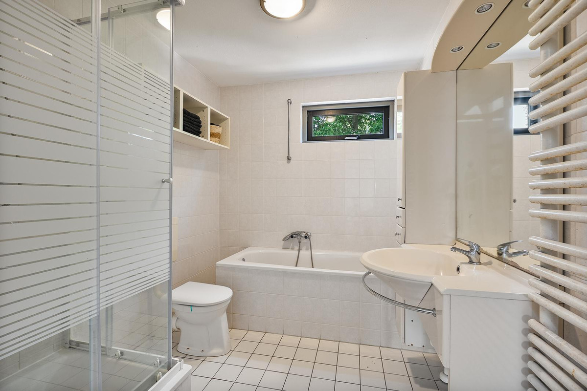 Tussenwoning te koop: Nieuwe Wetering 127, Hoogvliet Rotterdam