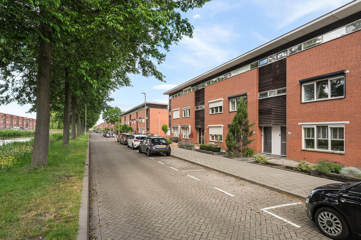 Tussenwoning te koop: Nieuwe Wetering 127, Hoogvliet Rotterdam