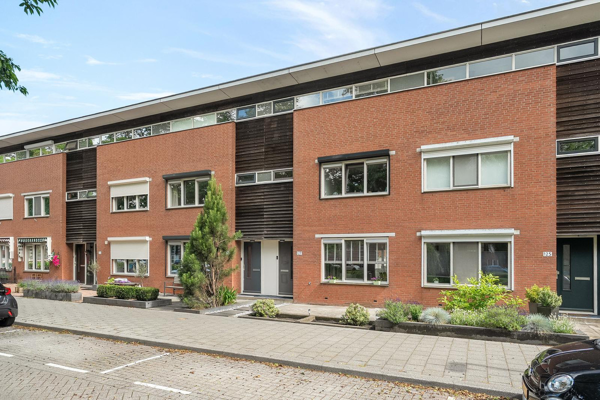 Tussenwoning te koop: Nieuwe Wetering 127, Hoogvliet Rotterdam