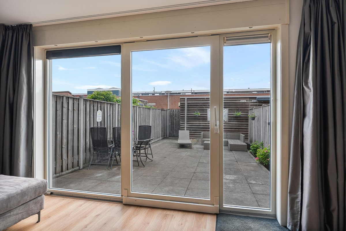 Tussenwoning te koop: Nieuwe Wetering 127, Hoogvliet Rotterdam
