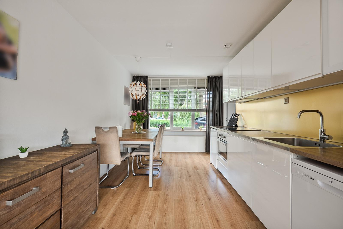 Tussenwoning te koop: Nieuwe Wetering 127, Hoogvliet Rotterdam