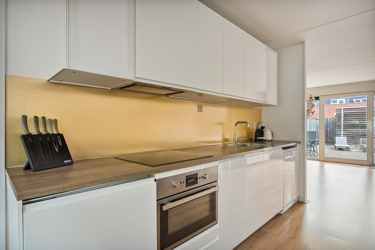 Tussenwoning te koop: Nieuwe Wetering 127, Hoogvliet Rotterdam