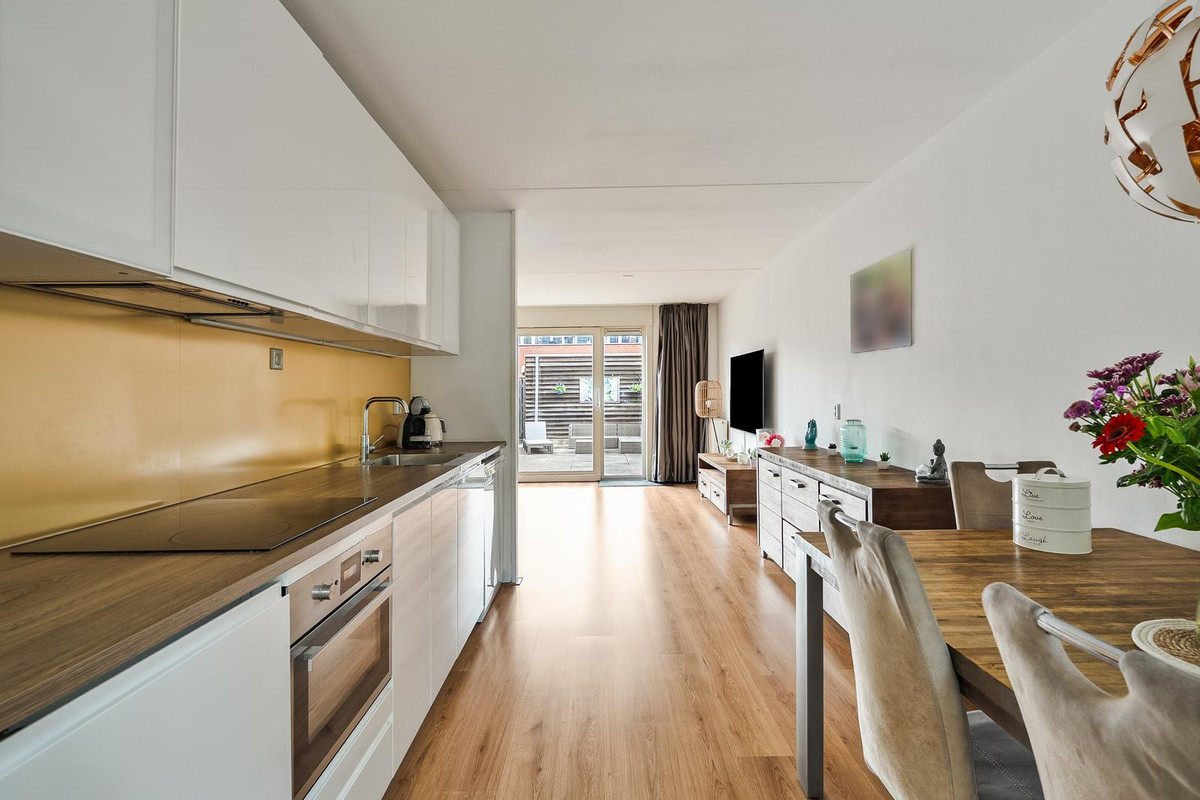 Tussenwoning te koop: Nieuwe Wetering 127, Hoogvliet Rotterdam