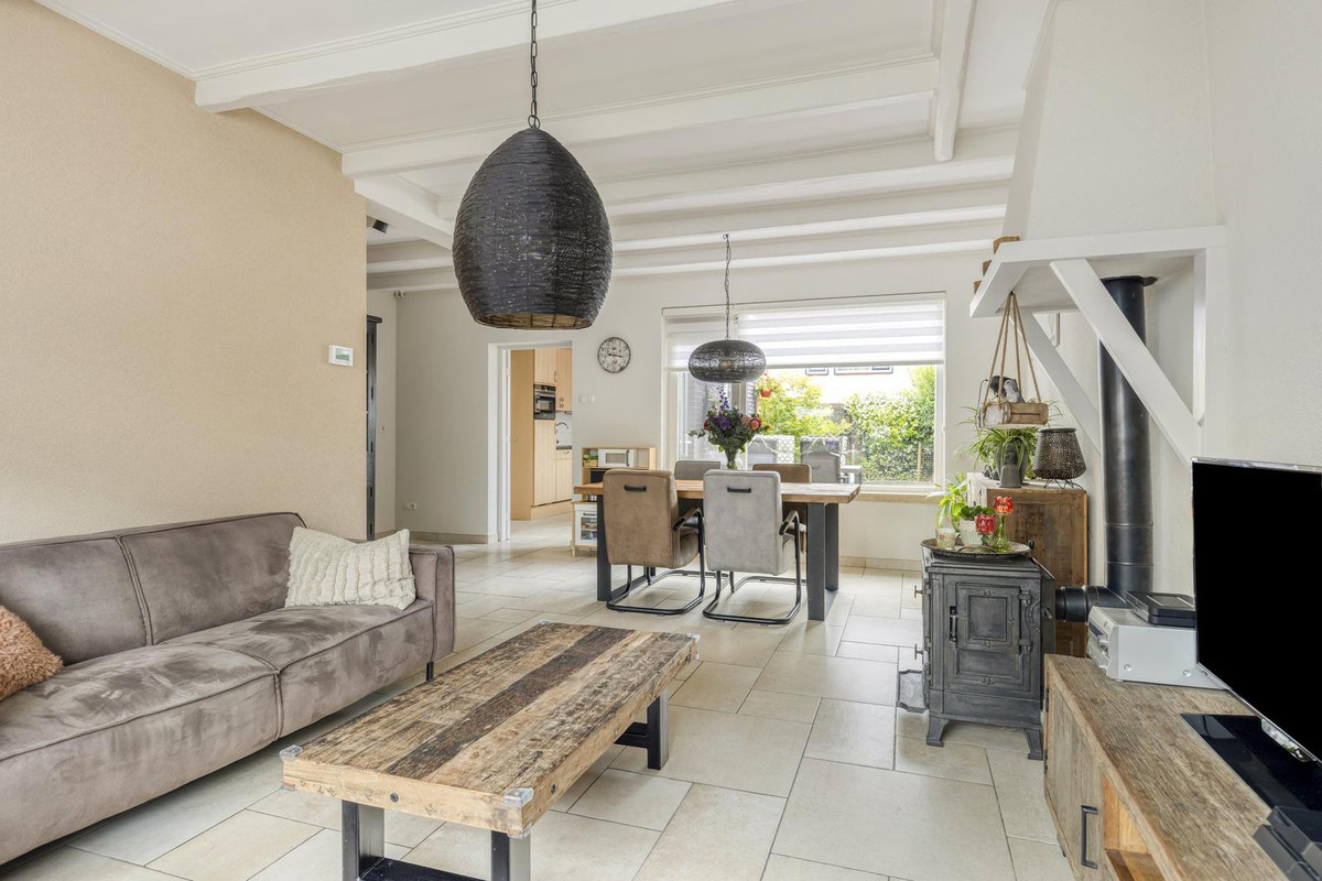 Twee-onder-één-kap te koop: Wilgenstraat 34, Heerle