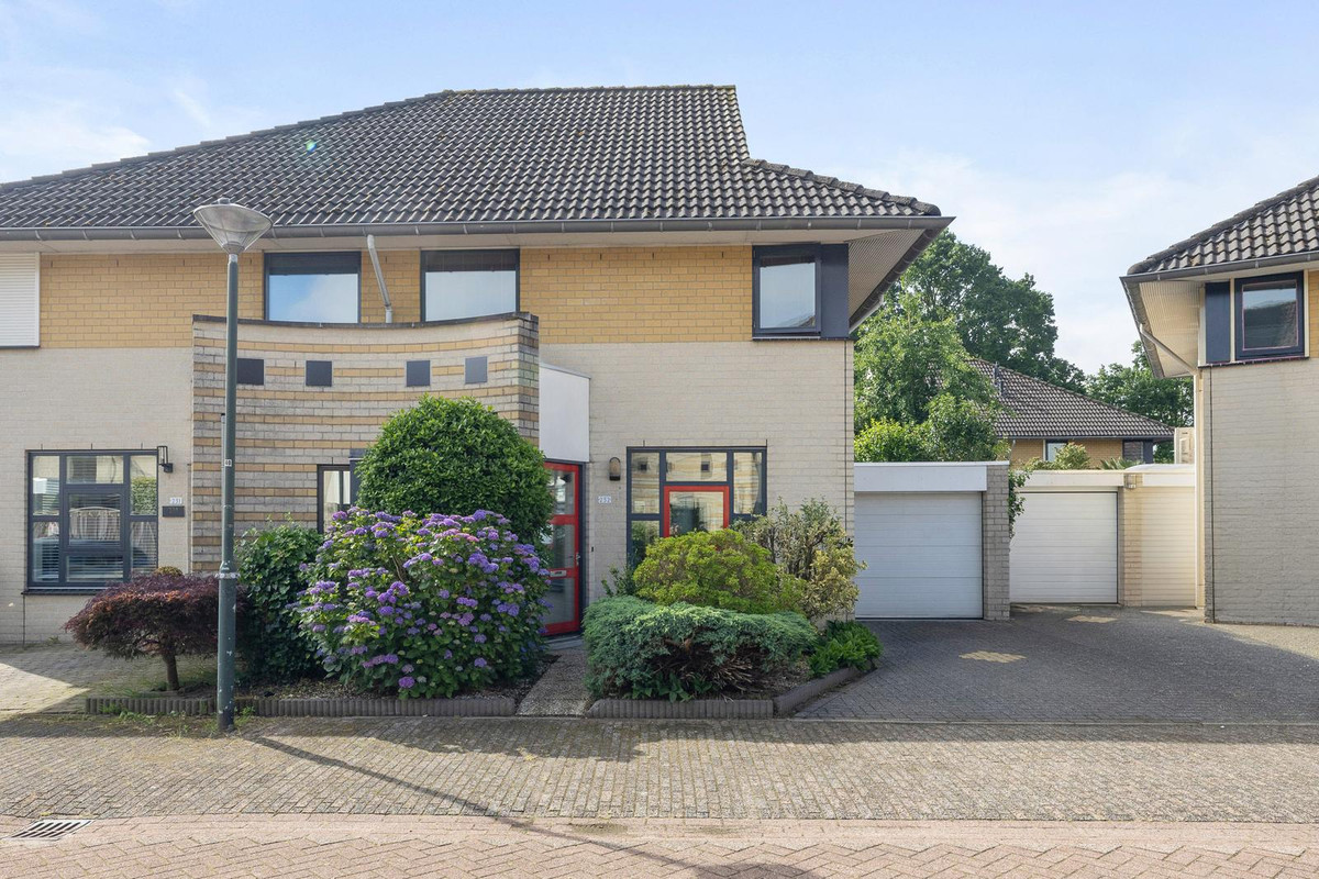 Twee-onder-één-kap te koop: Spoorven 232, Veghel